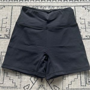 Alphalete Pulse Surge Shorts - Black